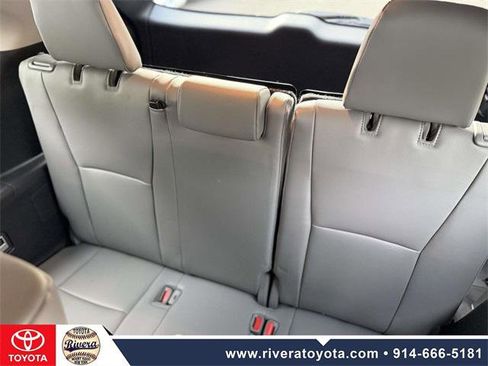 Certified 2022 Toyota Highlander XLE image 18