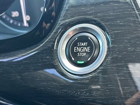 Used 2020 Cadillac XT6 Premium Luxury FWD image 27