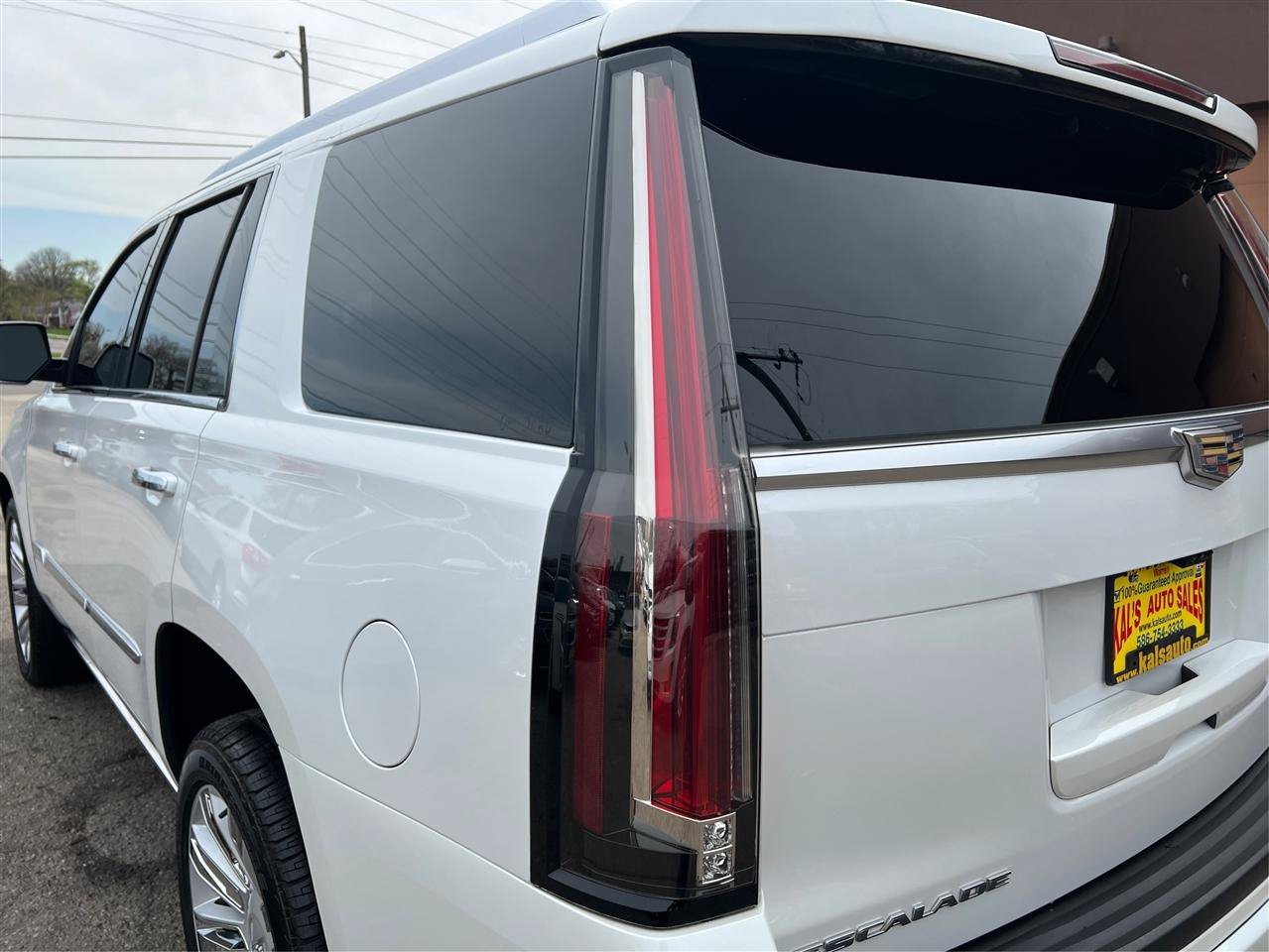 Used 2017 Cadillac Escalade Platinum AWD/4WD image 19