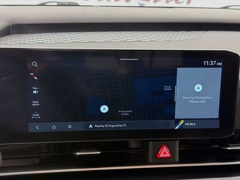 Used 2025 Kia Carnival FWD image 16