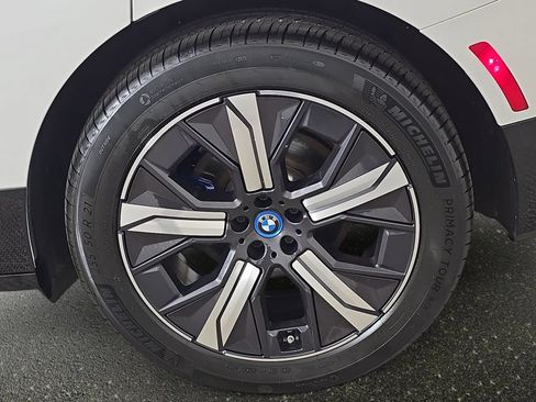 Certified 2024 BMW iX xDrive50 w/ Sport Package AWD/4WD image 33