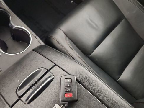 Used 2018 Toyota Highlander XLE image 18