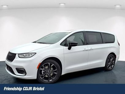 New 2026 Chrysler Pacifica Select