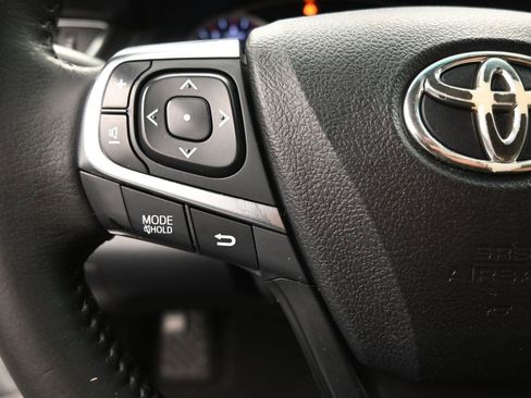 Used 2016 Toyota Camry SE image 21