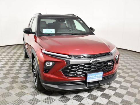 Used 2024 Chevrolet TrailBlazer RS w/ Convenience Package AWD/4WD image 3