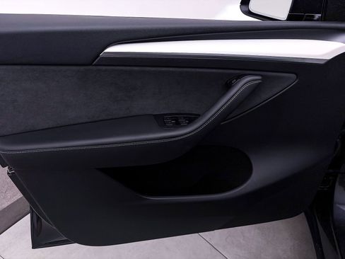 Used 2024 Tesla Model Y Performance AWD/4WD image 24