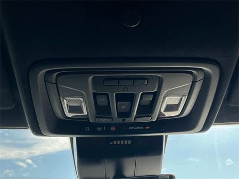 Used 2025 GMC Sierra 3500 Denali Ultimate image 28