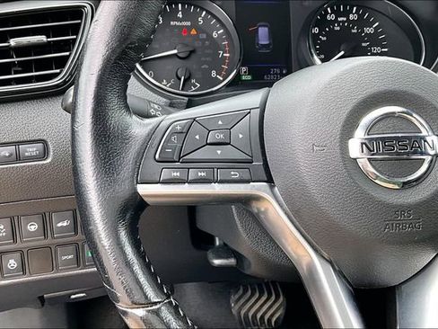 Used 2020 Nissan Rogue SV w/ Sun & Sound Touring Package FWD image 11