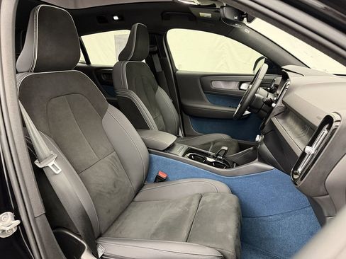 Used 2023 Volvo C40 P8 Recharge Ultimate image 34