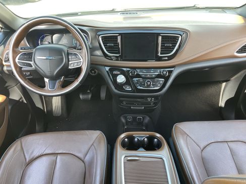Used 2020 Chrysler Pacifica Limited w/ Advanced Safetytec Group FWD image 14