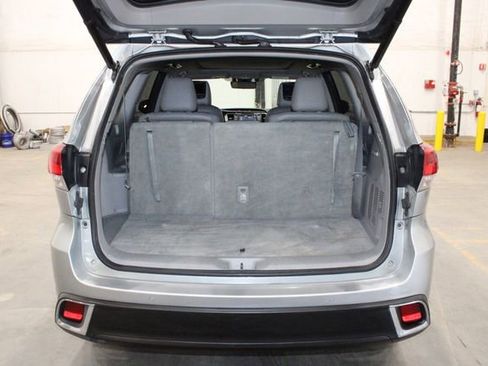 Used 2017 Toyota Highlander Limited Platinum image 11