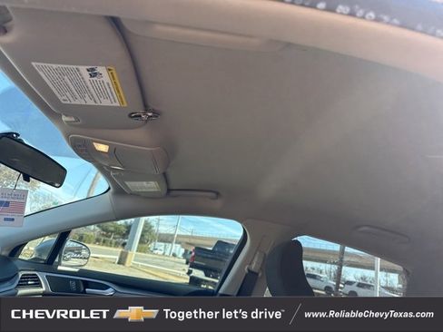 Used 2017 Ford Fusion SE w/ Fusion SE Technology Package image 21