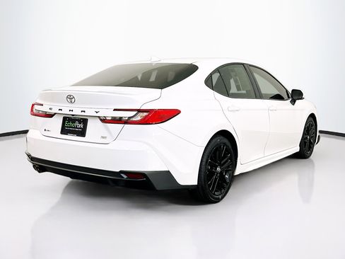 Used 2025 Toyota Camry SE FWD image 9
