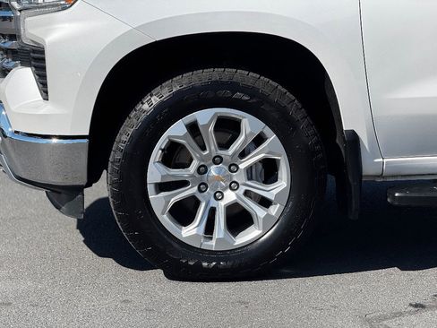 Used 2025 Chevrolet Silverado 1500 LTZ w/ LTZ Premium Package image 17