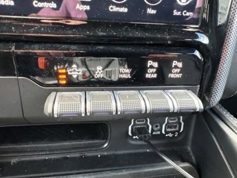 Used 2020 RAM 1500 Limited w/ Black Appearance Package AWD/4WD image 12