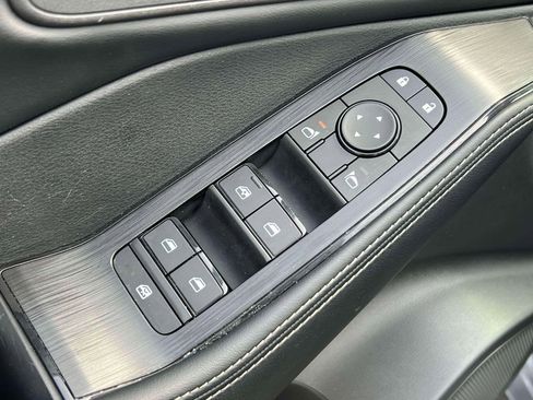 Used 2025 Nissan Rogue SV w/ SV Premium Package FWD image 18