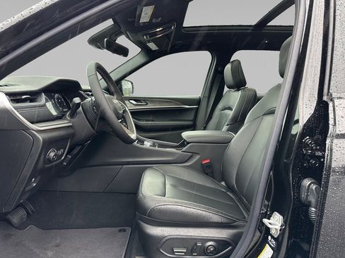 New 2025 Jeep Grand Cherokee Limited w/ Trailer Tow Package image 11