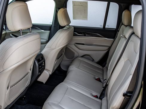 Used 2024 Jeep Grand Cherokee Limited AWD/4WD image 22