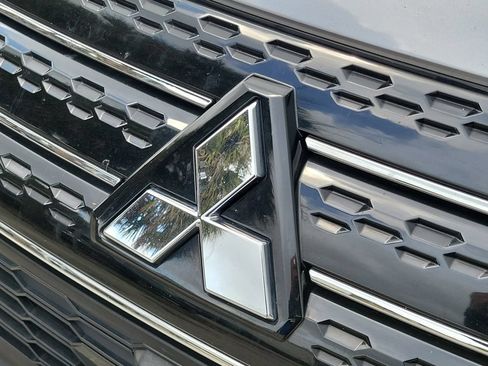 Used 2024 Mitsubishi Outlander SE Black Edition AWD/4WD image 12