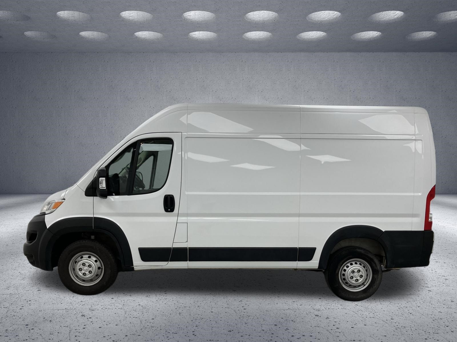 Used 2024 RAM ProMaster 2500 w/ Convenience Group FWD image 2