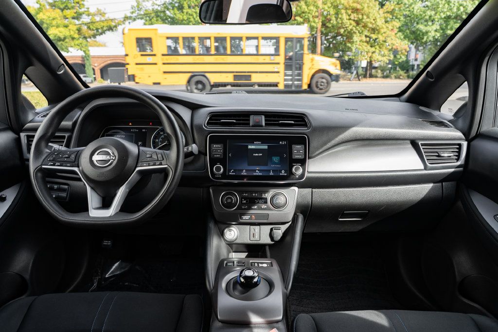 Used 2025 Nissan Leaf S FWD image 9