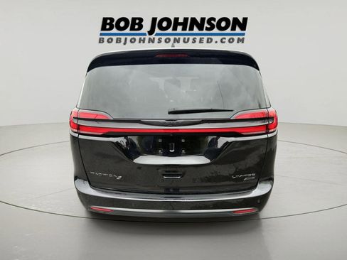 Used 2024 Chrysler Pacifica Limited w/ S Appearance Package AWD/4WD image 4