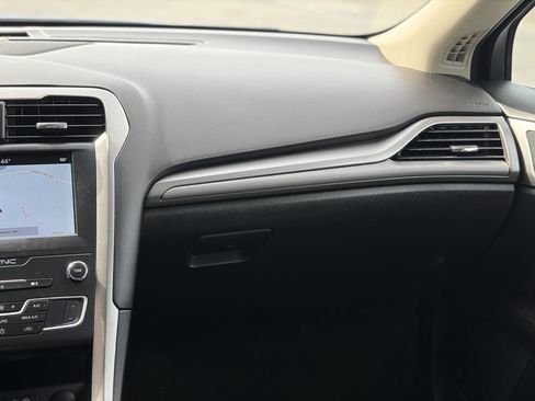 Used 2019 Ford Fusion SE FWD image 24