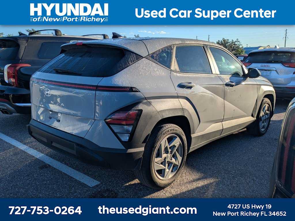 Used 2024 Hyundai Kona SE FWD image 2