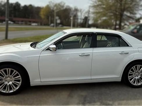 Used 2011 Chrysler 300 Limited w/ Sound Group RWD image 4