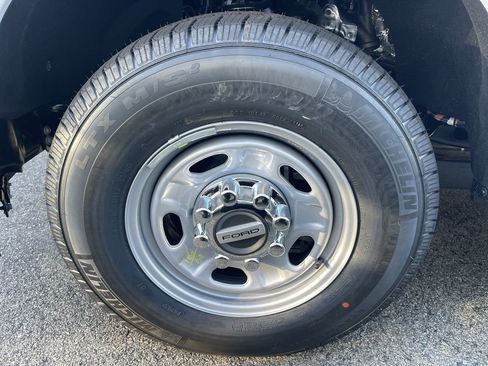 New 2026 Ford F250 XL w/ XL Chrome Package image 10