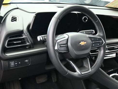 Used 2024 Chevrolet Traverse LT image 15