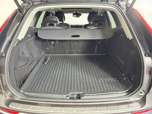 Used 2018 Volvo XC60 T5 Momentum w/ Convenience Package AWD/4WD image 45