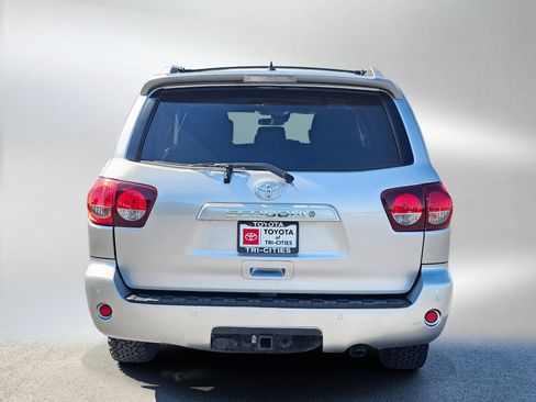 Used 2019 Toyota Sequoia SR5 AWD/4WD image 4