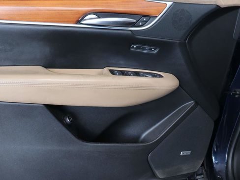 Used 2017 Cadillac XT5 Platinum w/ Driver Assist Package image 15