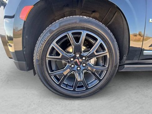 Used 2024 GMC Yukon XL Denali image 23