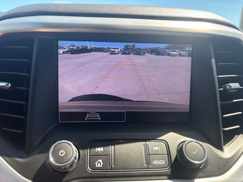 Used 2023 GMC Acadia SLE FWD image 6
