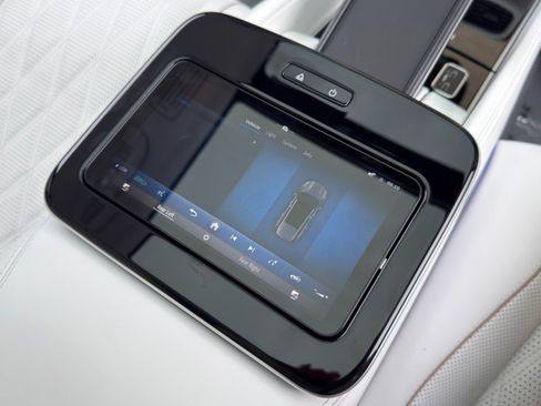 Used 2024 Mercedes-Benz Maybach GLS 600 4MATIC image 54