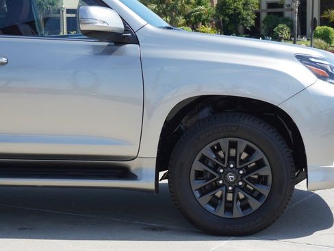 Used 2021 Lexus GX 460 Premium w/ Premium Package AWD/4WD image 9