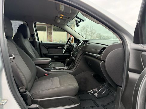 Used 2017 Chevrolet Traverse LT w/ Style and Technology Package image 24