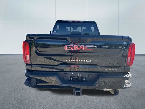 Used 2022 GMC Sierra 3500 Denali w/ Denali Black Diamond Edition AWD/4WD image 3