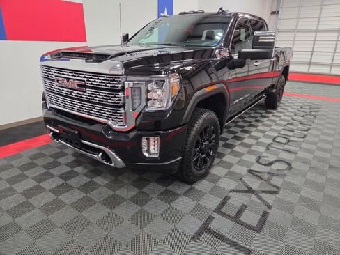 Used 2022 GMC Sierra 2500 Denali w/ Denali Black Diamond Edition image 3