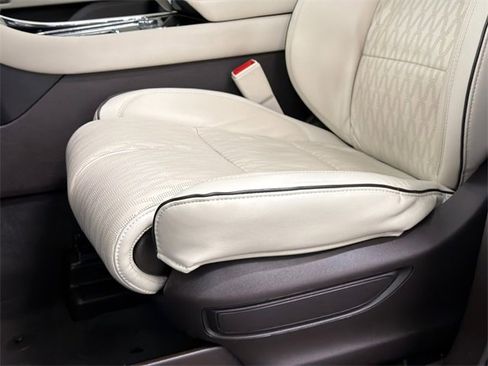 Used 2023 Lincoln Aviator Black Label w/ Jet Package image 17