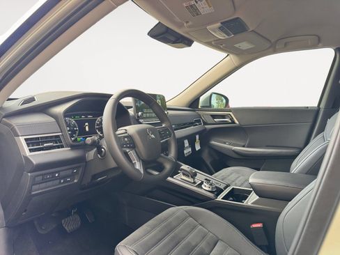 Used 2025 Mitsubishi Outlander SE AWD/4WD image 9