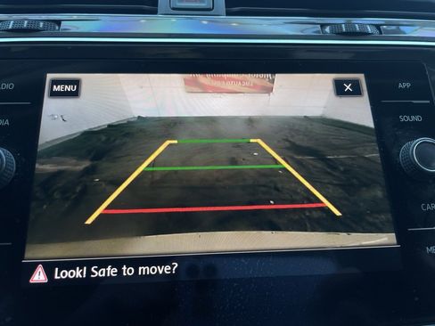 Used 2018 Volkswagen Tiguan SE w/ Panoramic Sunroof Package image 37