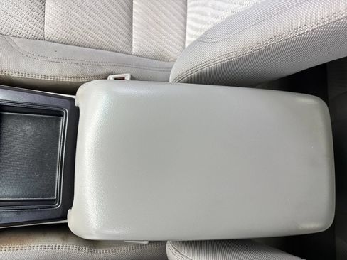 Used 2017 Toyota Camry LE FWD image 31