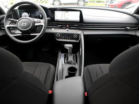 Used 2024 Hyundai Elantra SEL image 21