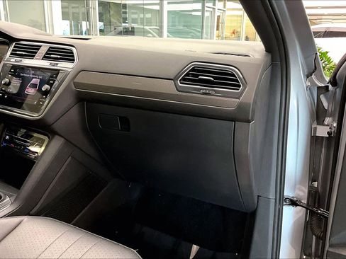 Used 2023 Volkswagen Tiguan SE R-Line image 18