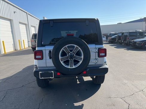 Used 2022 Jeep Wrangler Unlimited Sahara image 6