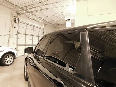 Used 2017 Land Rover Range Rover Sport SE image 25