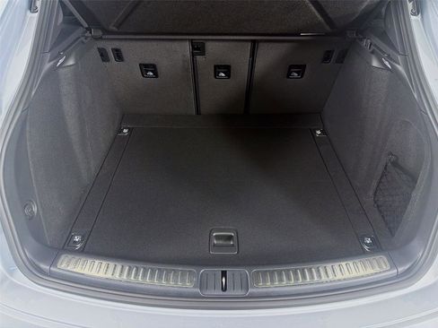 New 2026 Porsche Macan image 23